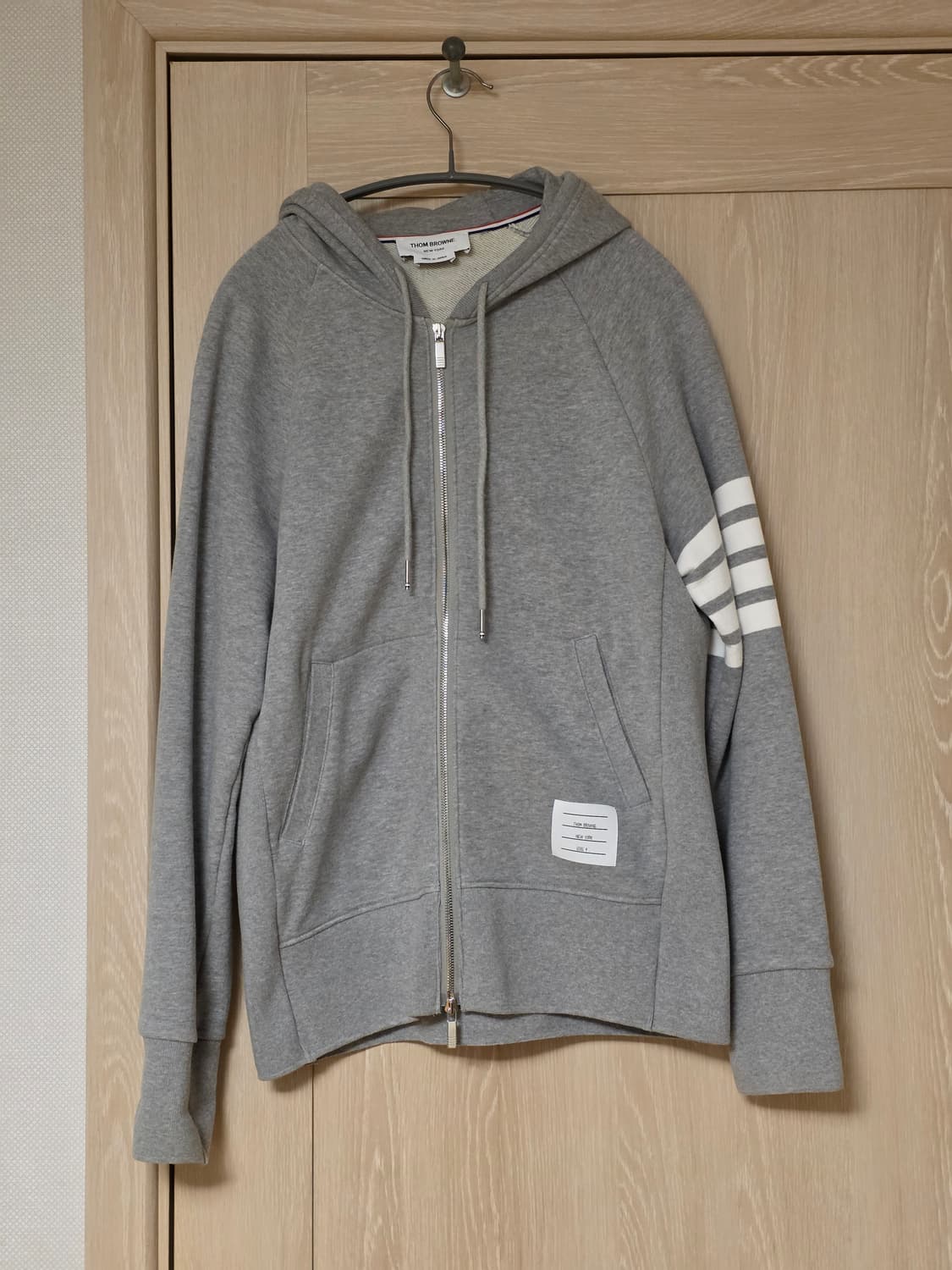 [1회외출] 톰브라운 사선완장 후드집업 4사이즈 상품이미지1