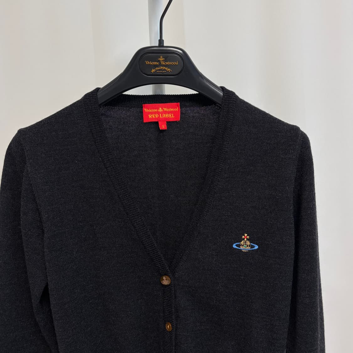 비비안웨스트우드 레드라벨 ORB로고 브이넥 울 가디건 상품이미지5