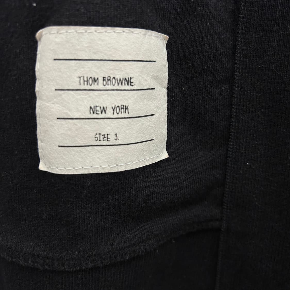 톰브라운 시그니처 4-바 버뮤다 맨투맨 상품이미지4