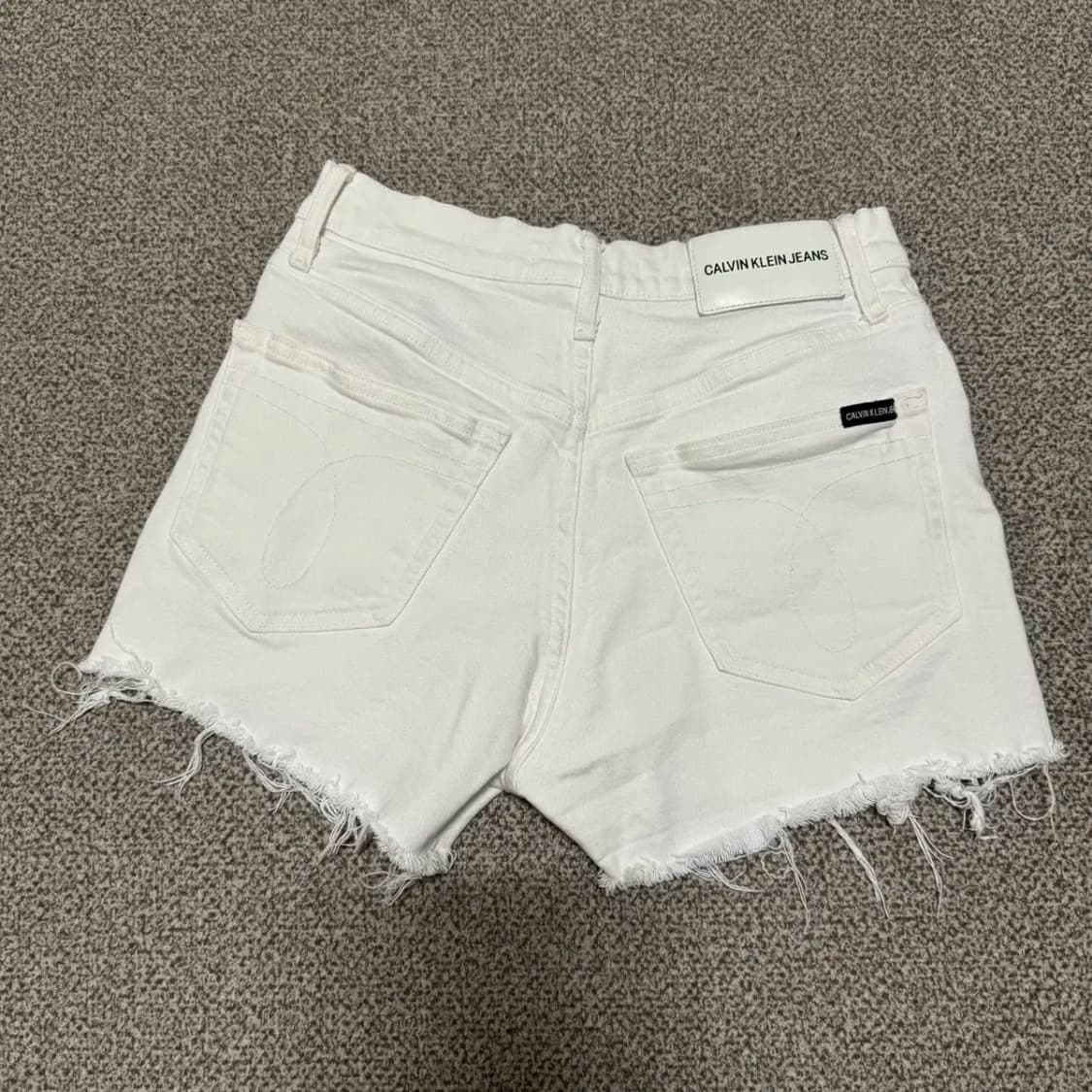 28 캘빈클라인 숏팬츠 상품이미지1