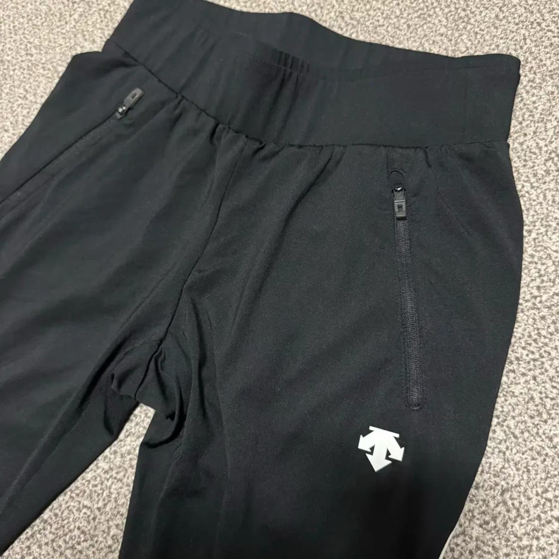 S 데상트 트레이닝 팬츠 상품이미지2