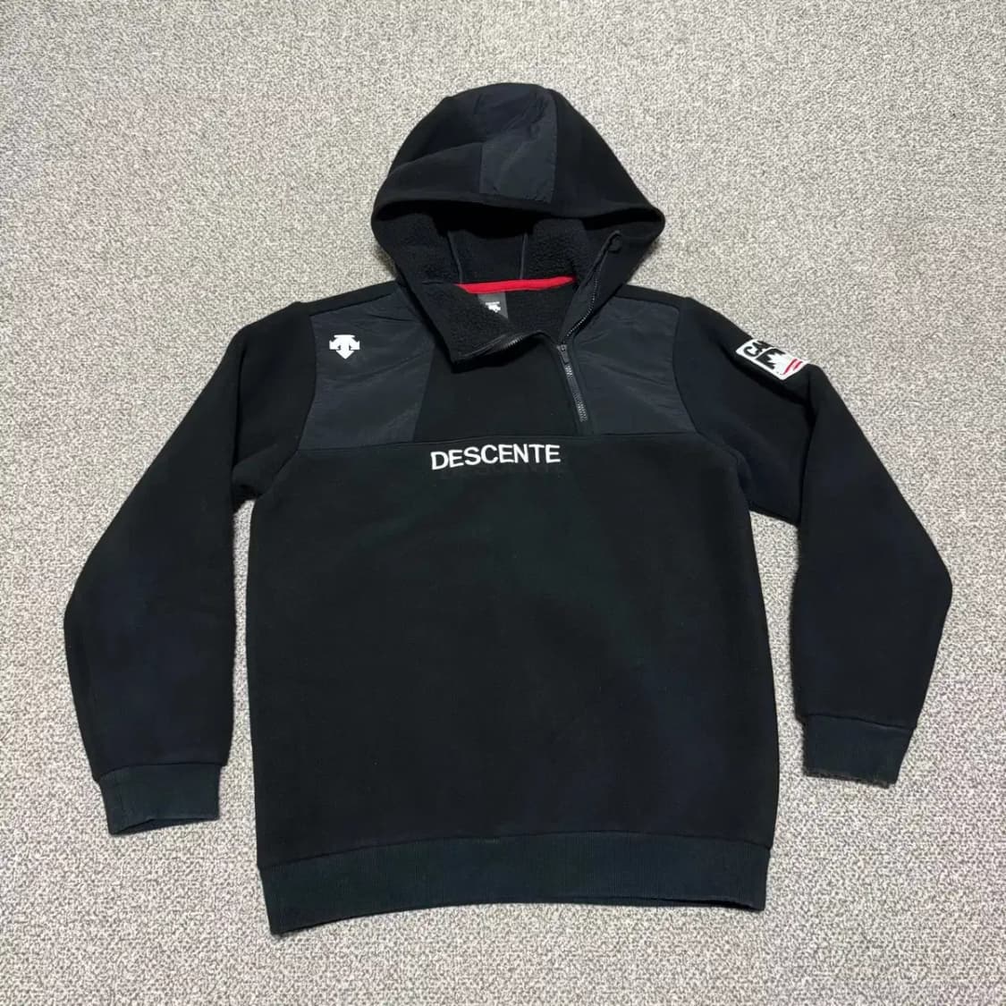 160 데상트 블랙 후드 풀오버 캐나다 상품이미지1