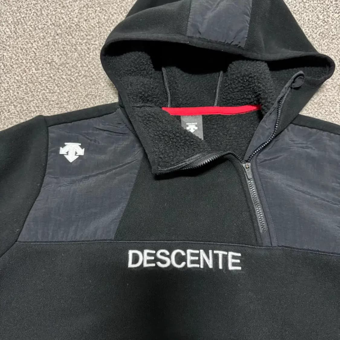 160 데상트 블랙 후드 풀오버 캐나다 상품이미지2