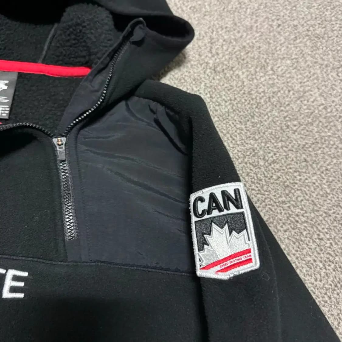 160 데상트 블랙 후드 풀오버 캐나다 상품이미지4