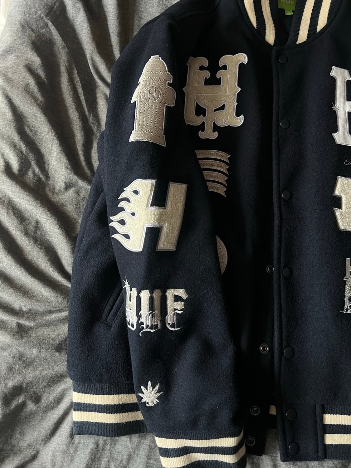 [L] Huf 20주년 기념 바시티 자켓 네이비 상품이미지4