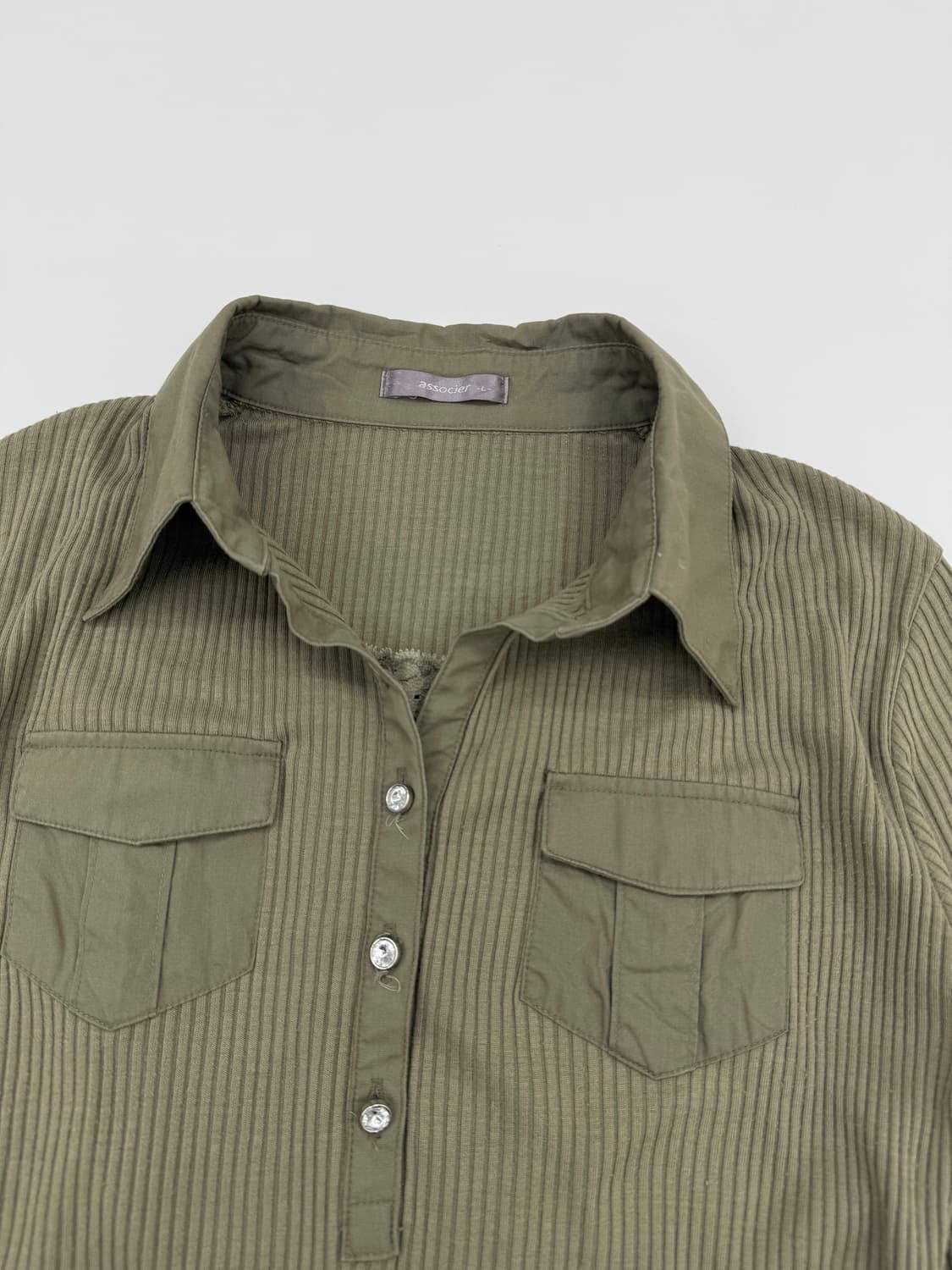 빈티지 associer 카키 포켓 라인 하프단추 긴팔티 상품이미지3