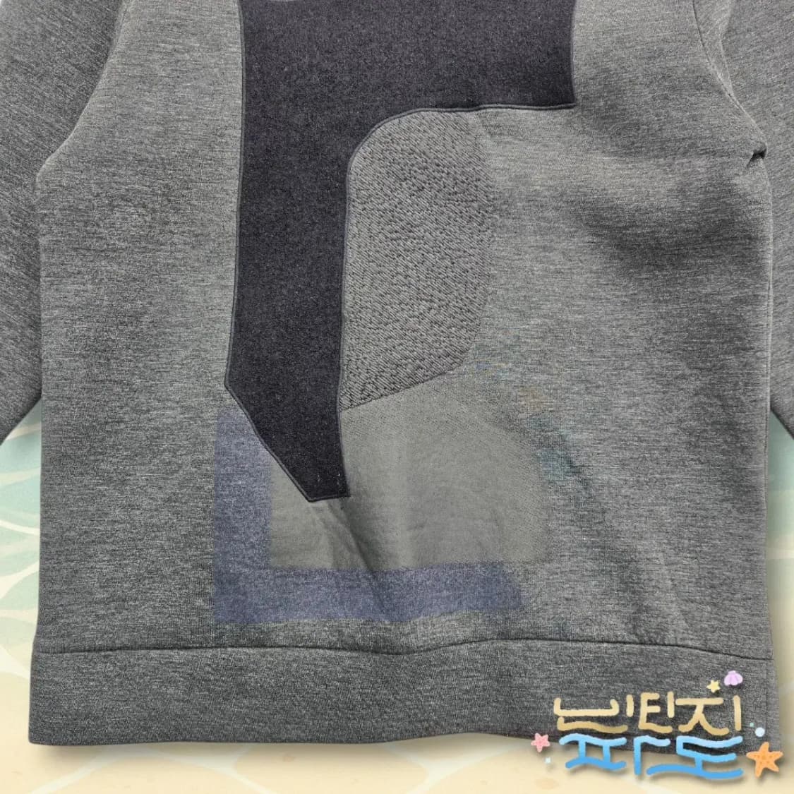 100 솔리드옴므 그래픽 맨투맨 상품이미지3