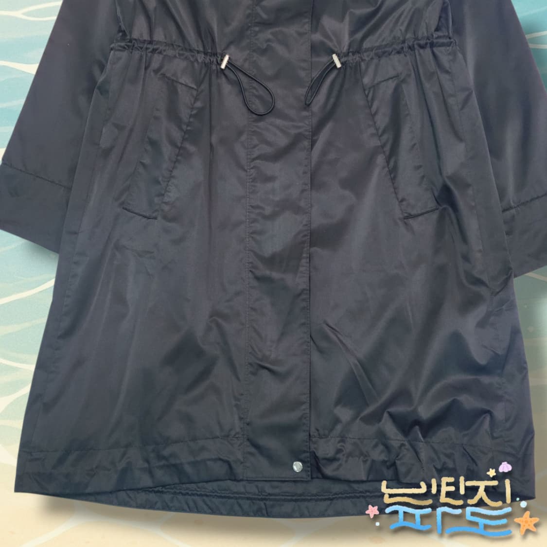 1 띠어리 사틴 드로스트링 코트 상품이미지3