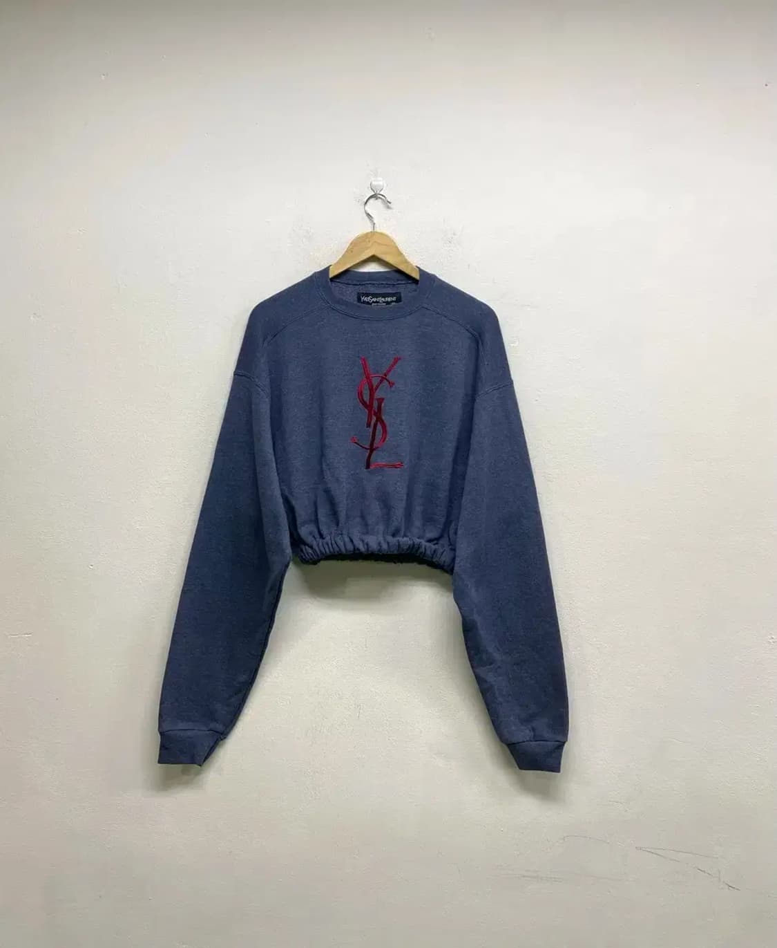 입생로랑 크롭 맨투맨 XL free 상품이미지1