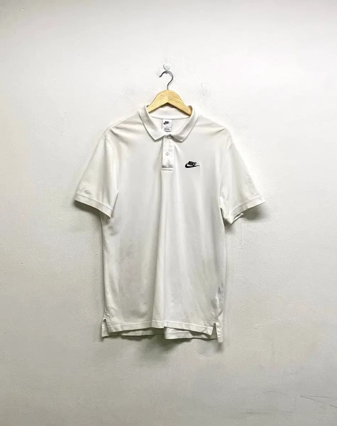 나이키 자수로고 화이트 카라티 L 상품이미지1