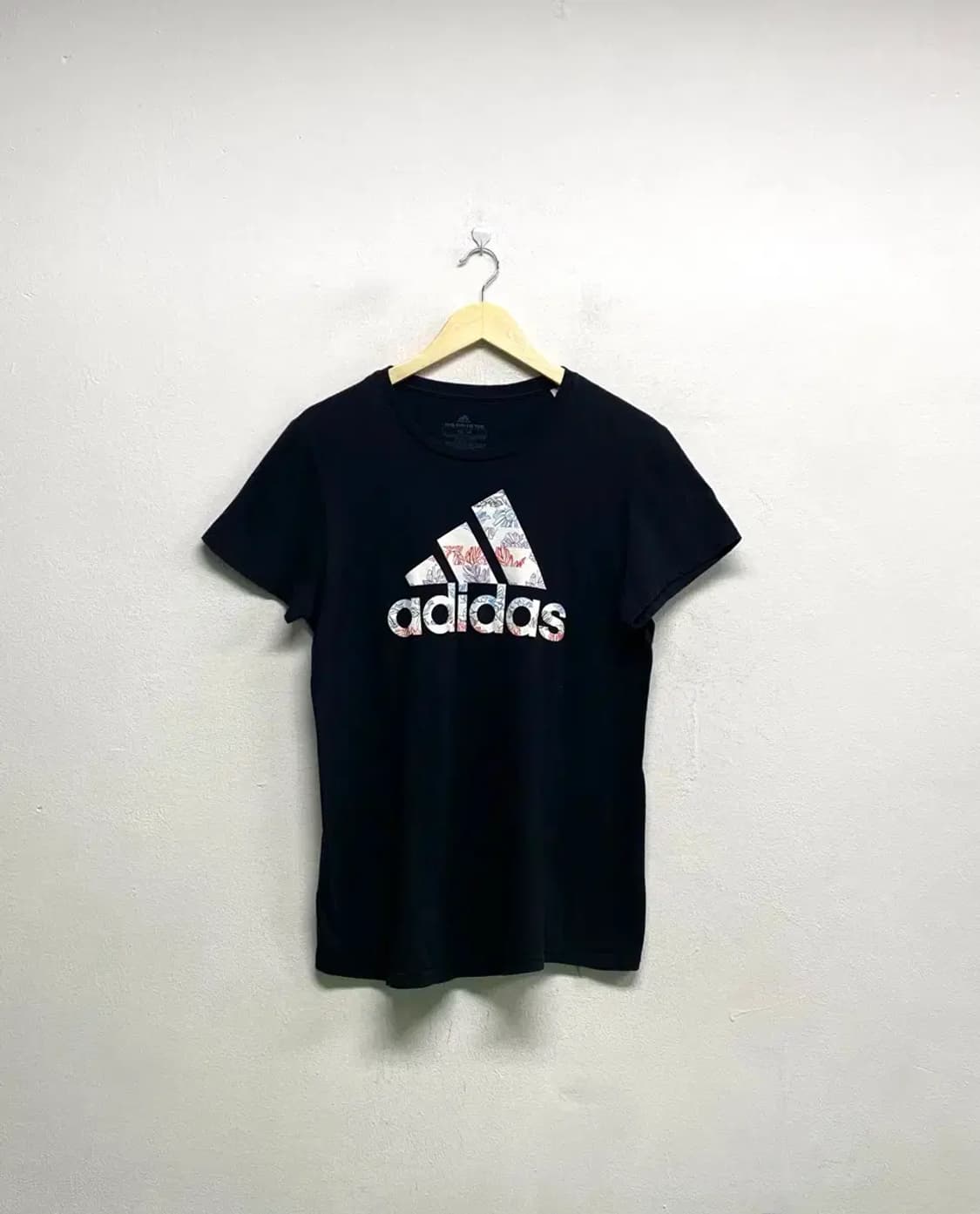 아디다스 플라워 라운드 티셔츠 M 상품이미지1