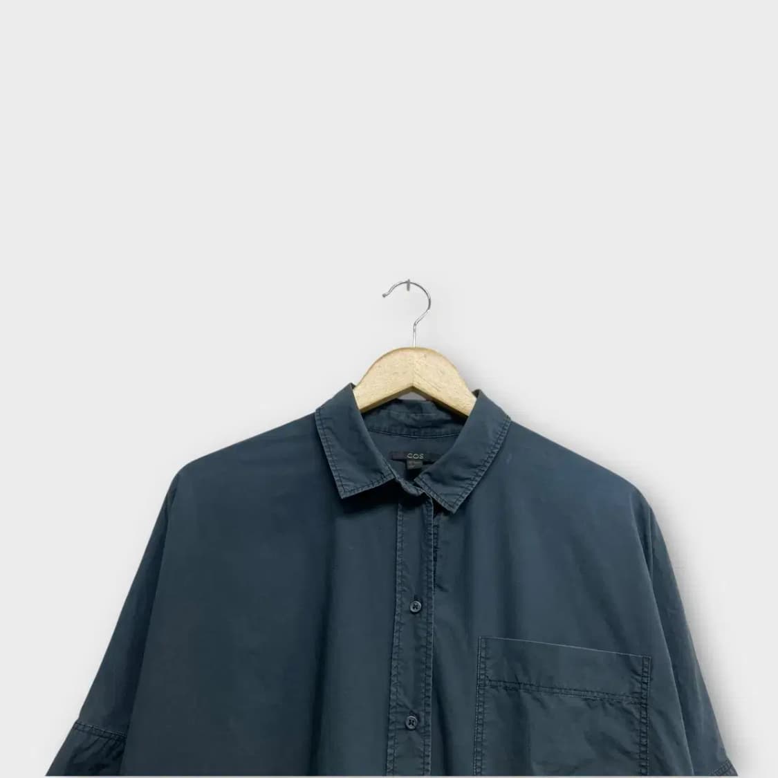 COS 코스 히든포켓 오버핏 셔츠 L. Free 상품이미지2