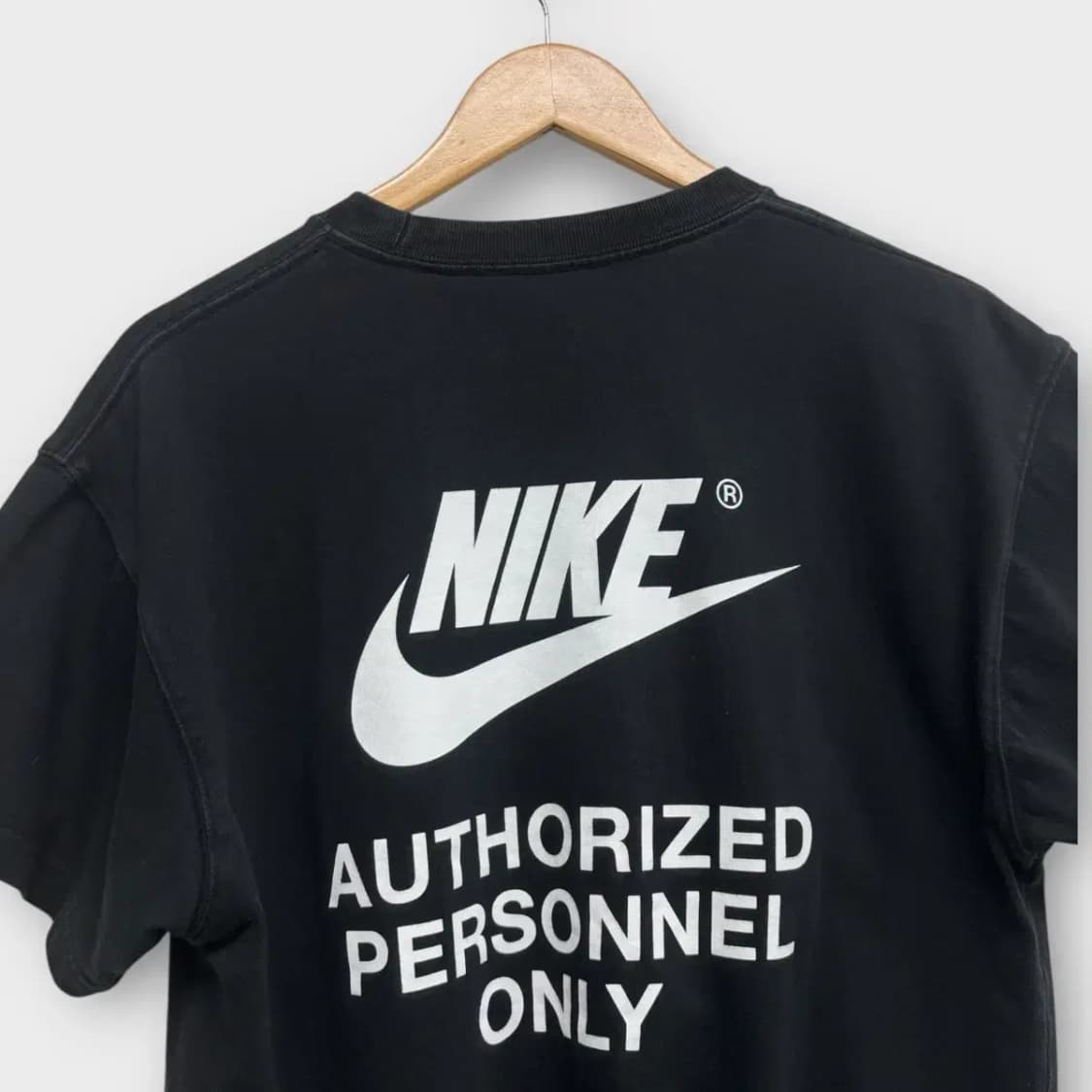 나이키 NSW 오서라이즈 블랙 반팔티 M-L 상품이미지4