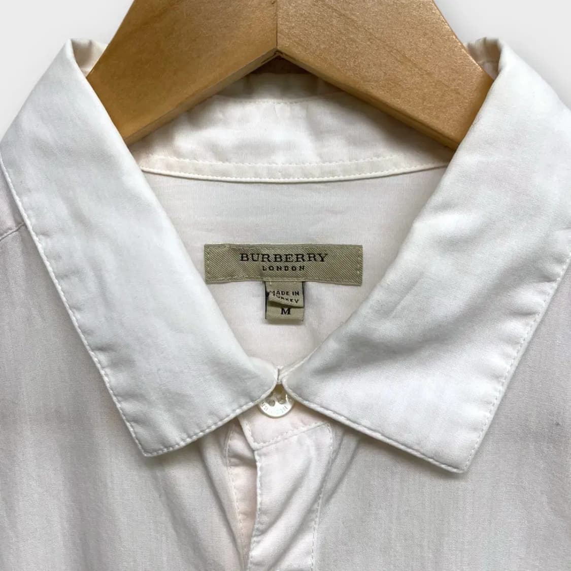 버버리 심플 화이트 셔츠 M 상품이미지4