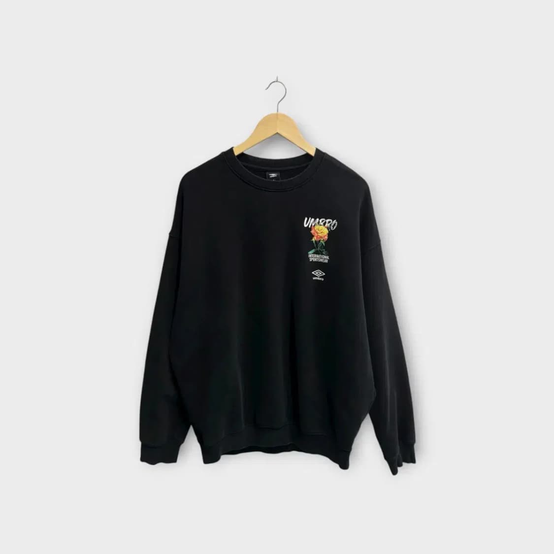 엄브로 블랙 맨투맨 M 상품이미지1