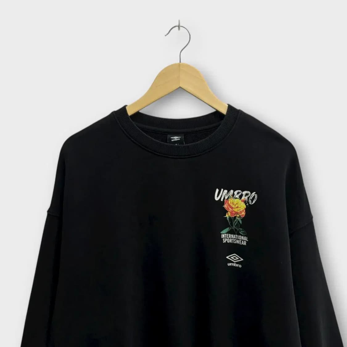 엄브로 블랙 맨투맨 M 상품이미지2