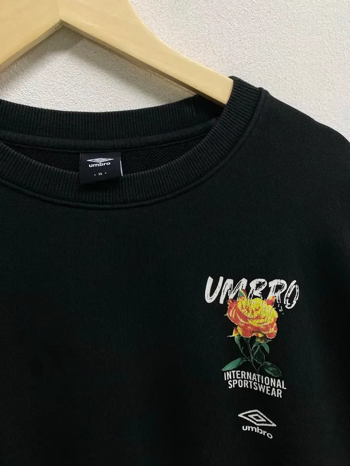 엄브로 블랙 맨투맨 M 상품이미지4