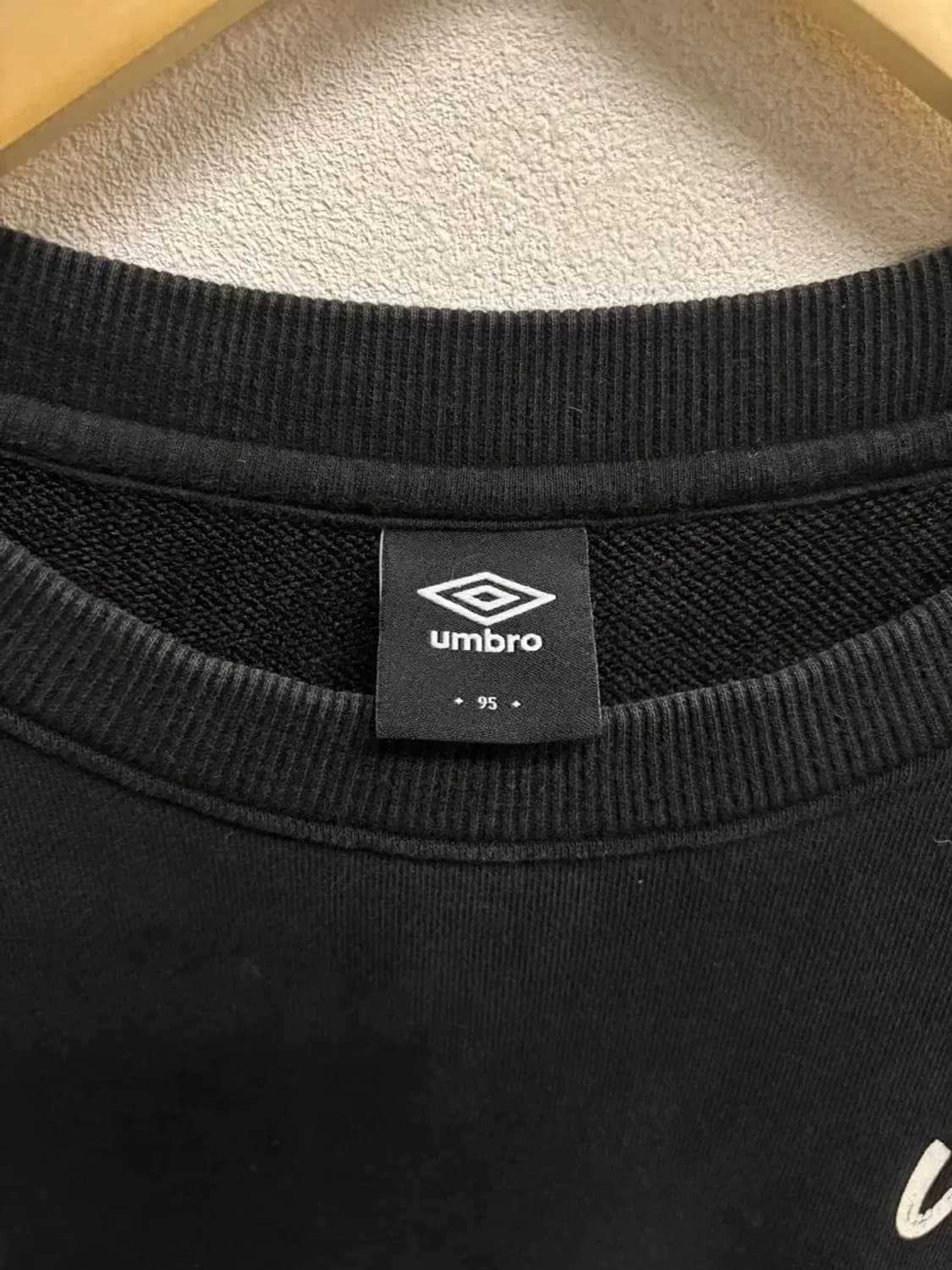 엄브로 블랙 맨투맨 M 상품이미지5