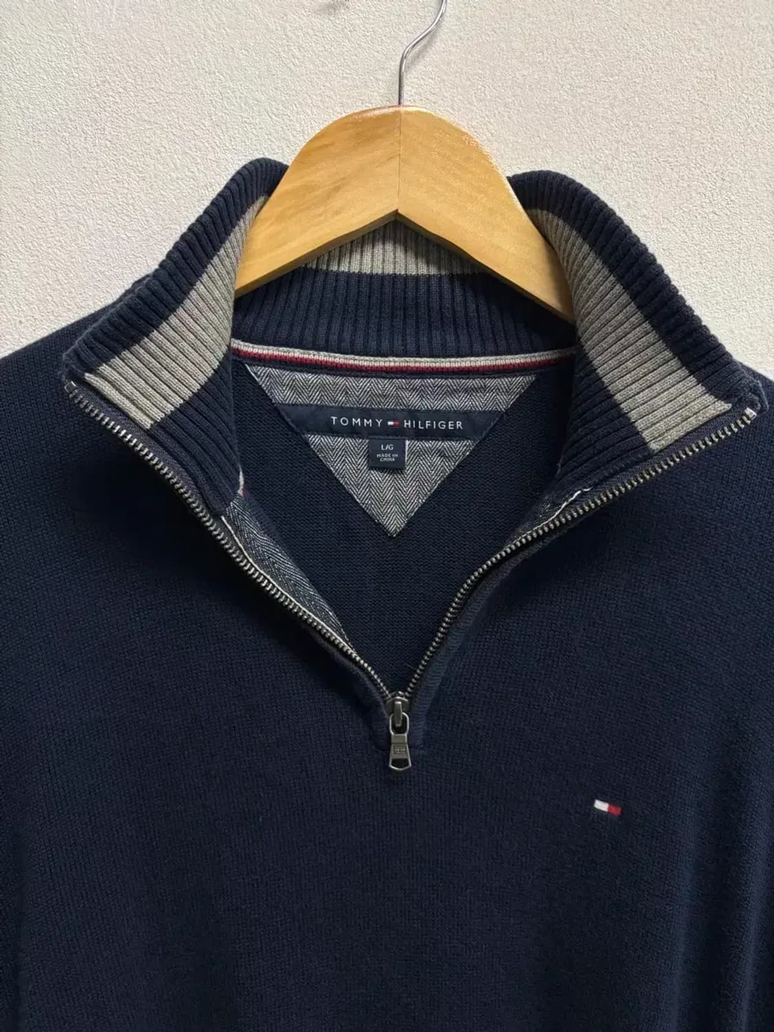 타미힐피거 진네이비 반집업 니트 L 상품이미지4