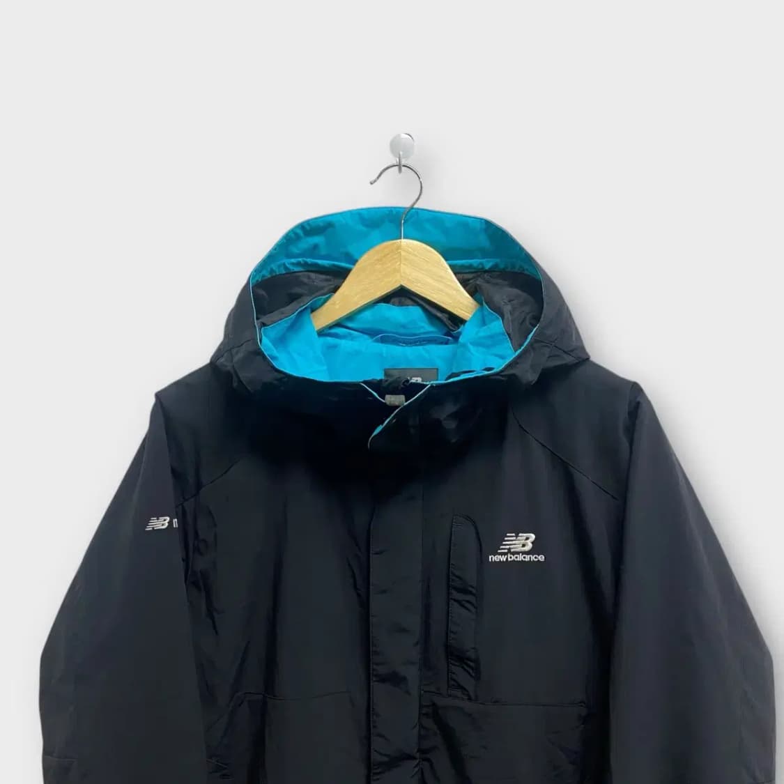 뉴발란스 NB 바람막이 자켓 L 상품이미지2