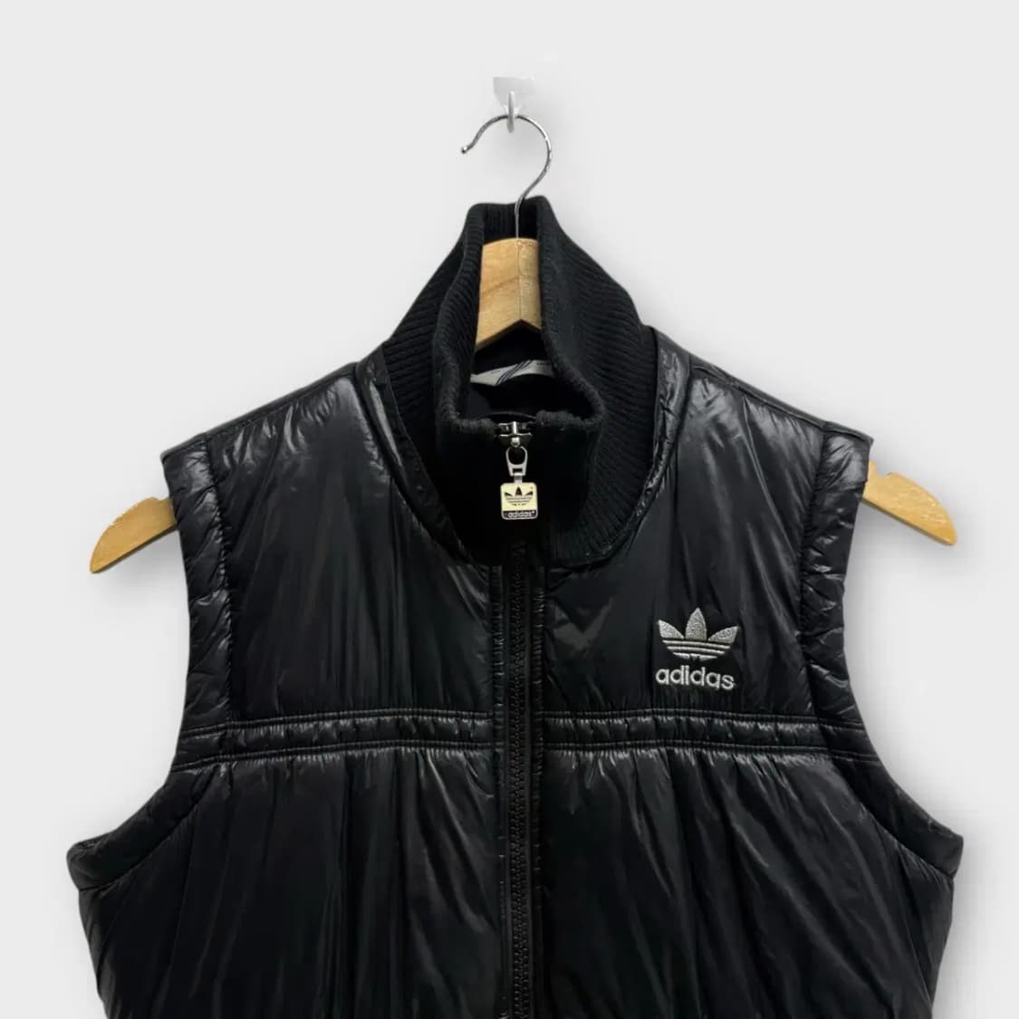 아디다스 오리지널 유광 패딩조끼 90 상품이미지2