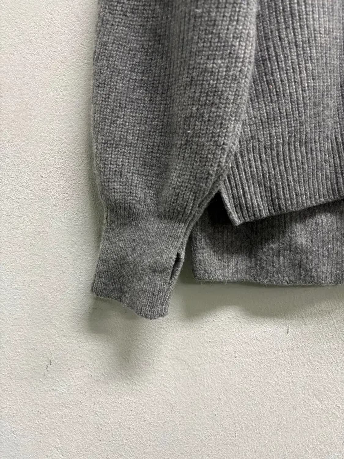 우마뭉 그레이 하이넥 니트 95 상품이미지7