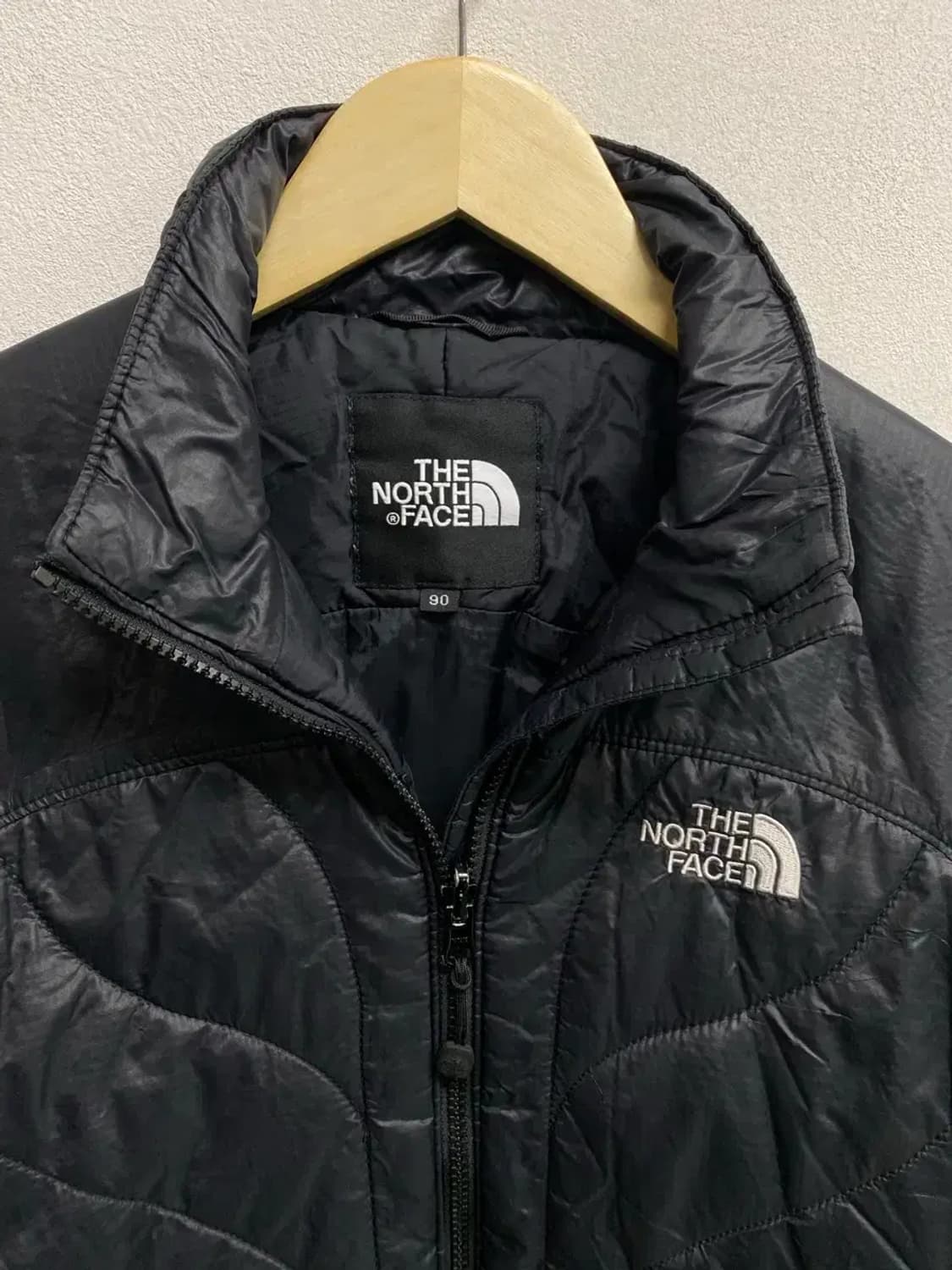 노스페이스 블랙 경량패딩 90 상품이미지4