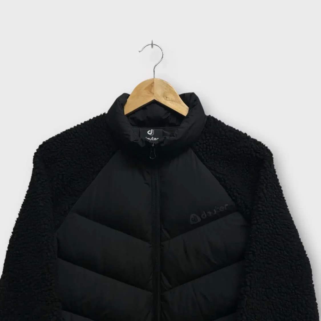 도이터 deuter 블랙 경량패딩 95 상품이미지2