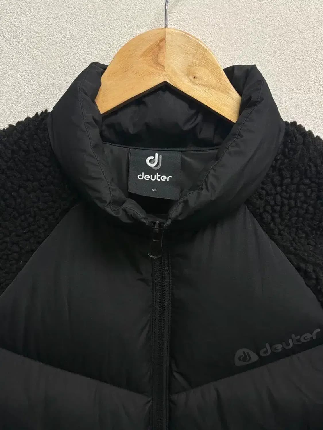 도이터 deuter 블랙 경량패딩 95 상품이미지4