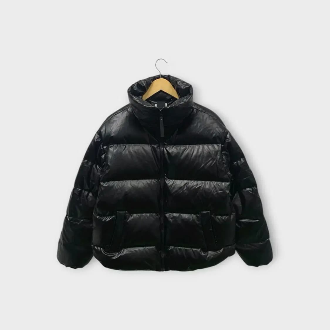아디다스 오리지널 유광 숏패딩 덕다운 블랙 XS-M 상품이미지1