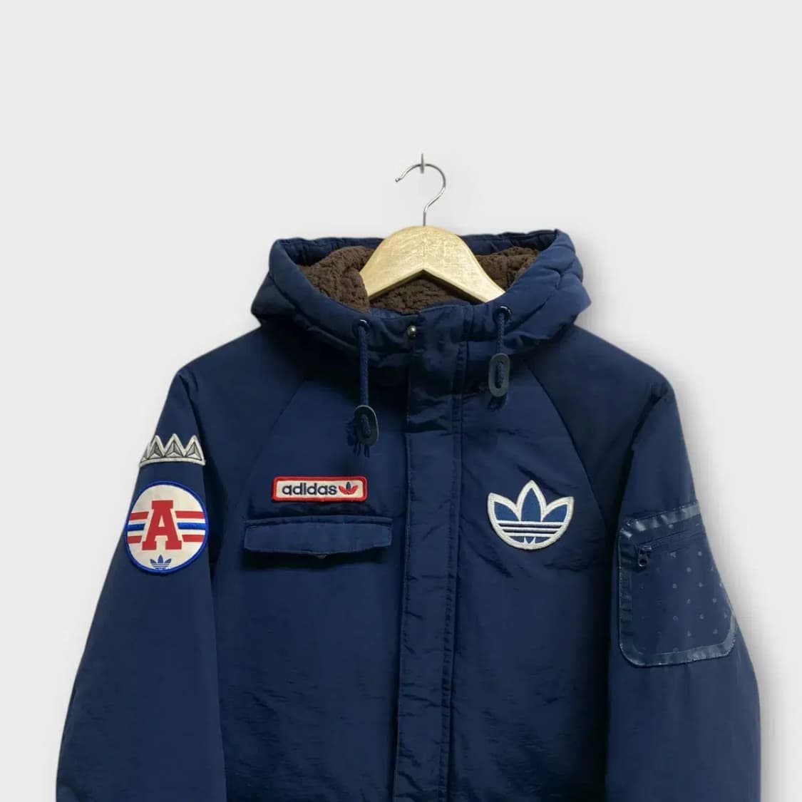 아디다스 배지 덕다운 패딩 - 90 상품이미지2