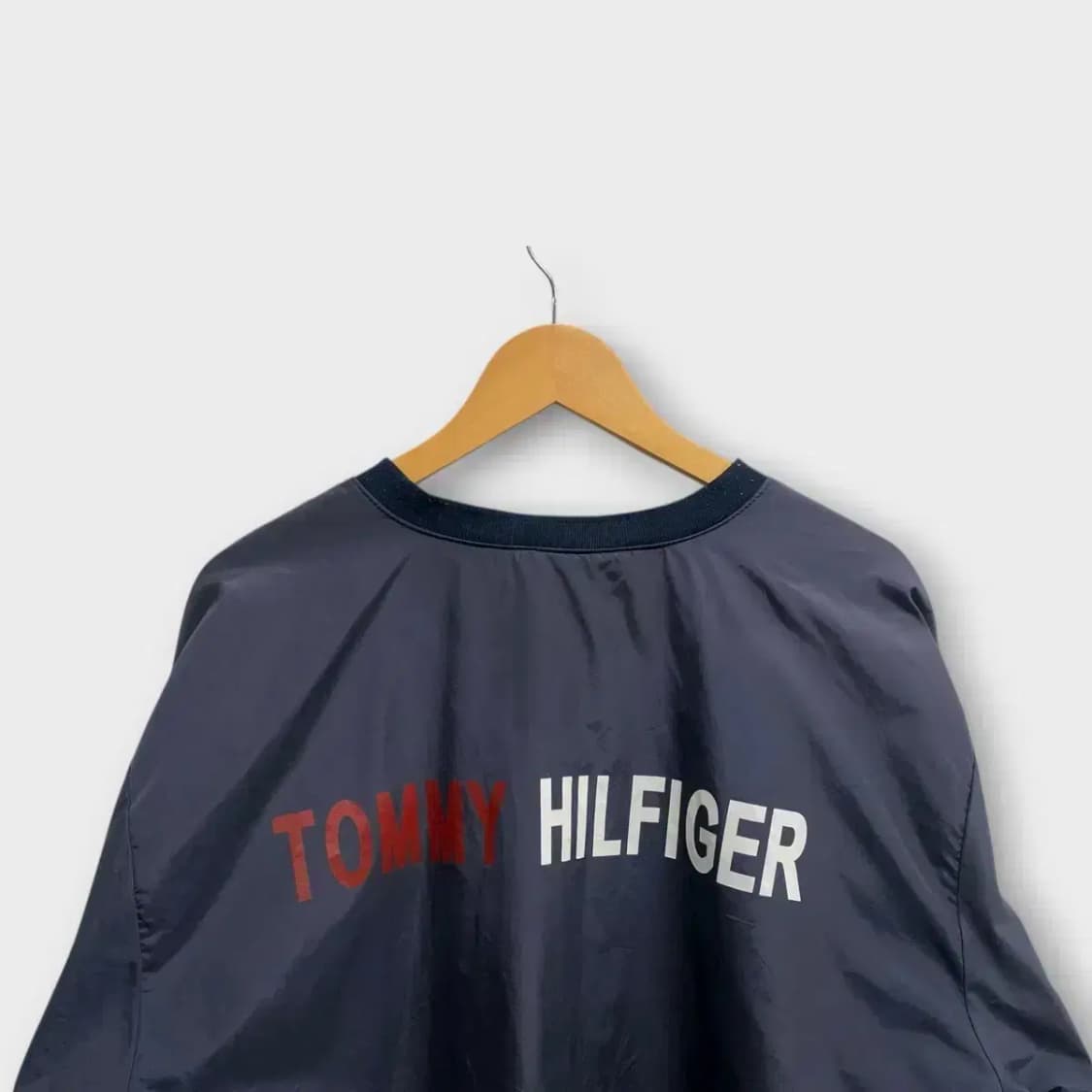 타미힐피거 브이넥 방풍 웜업 티셔츠 XL 상품이미지4