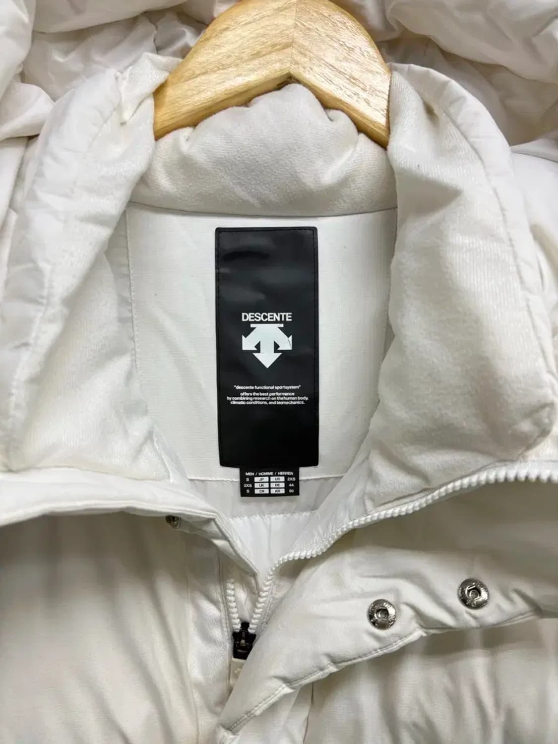 데상트 화이트 덕다운 롱패딩 90 상품이미지5