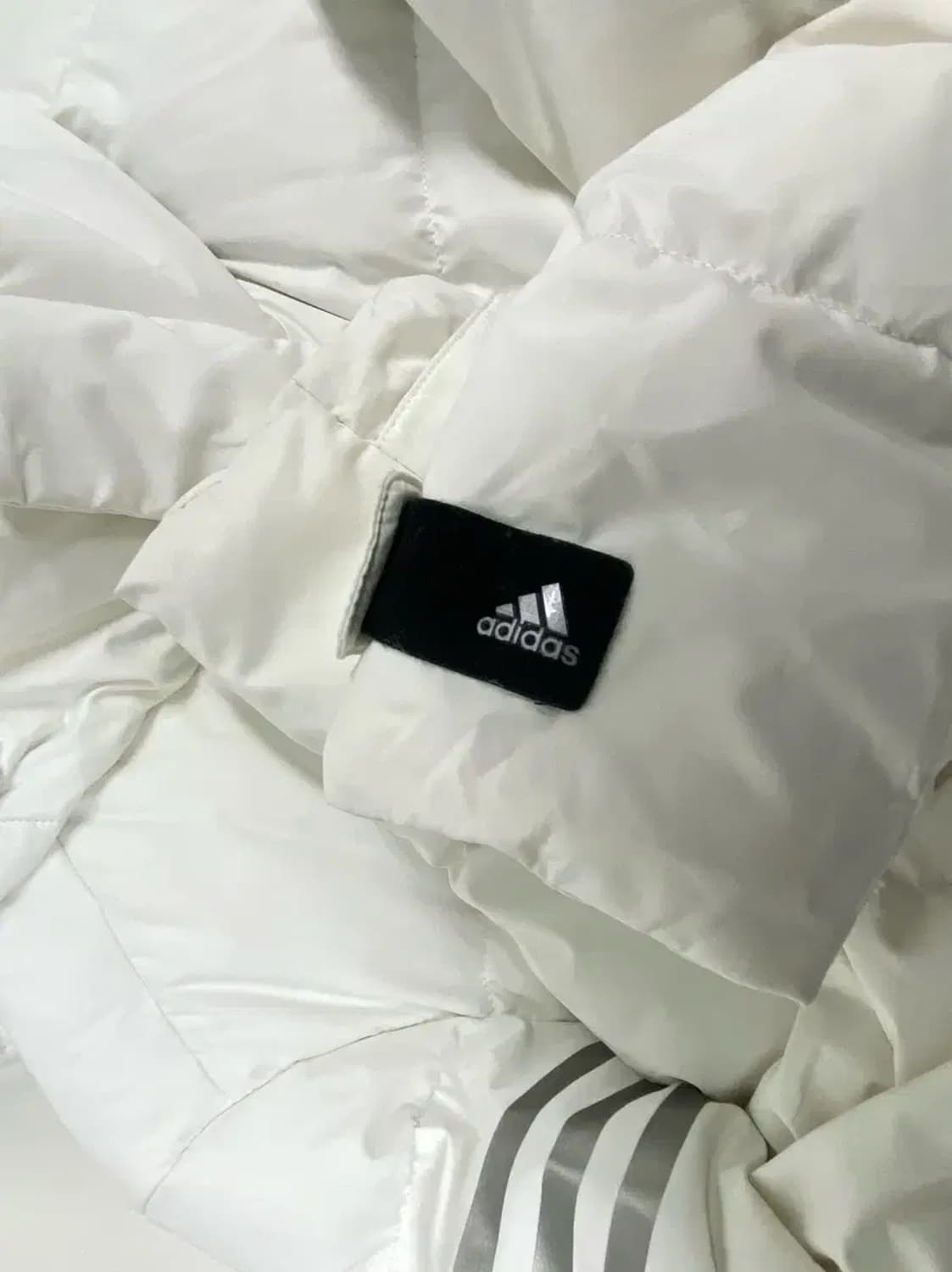 아디다스 삼선 화이트 구스 롱패딩 M 상품이미지6