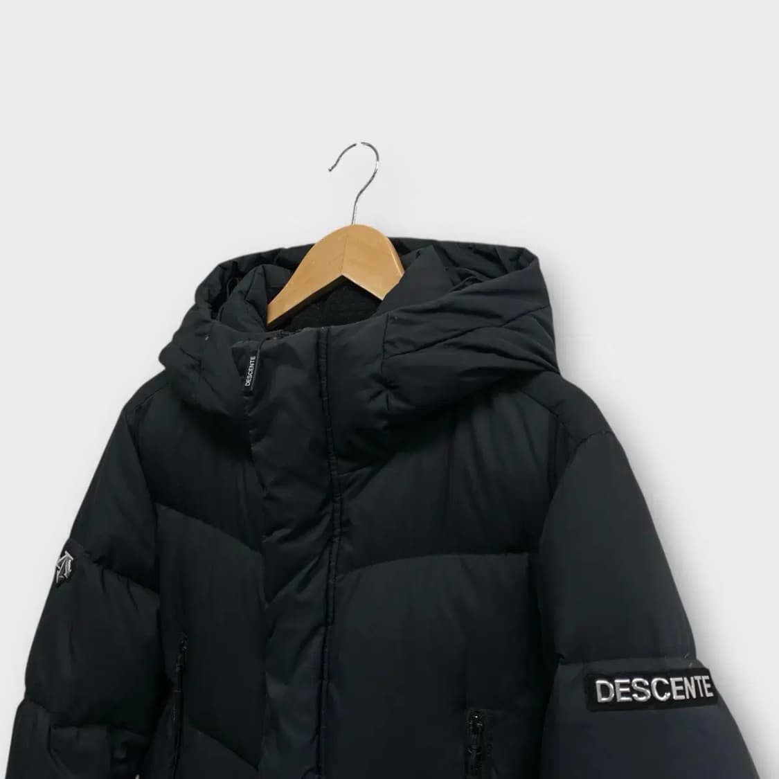데상트 올블랙 덕다운 롱패딩 90 상품이미지3