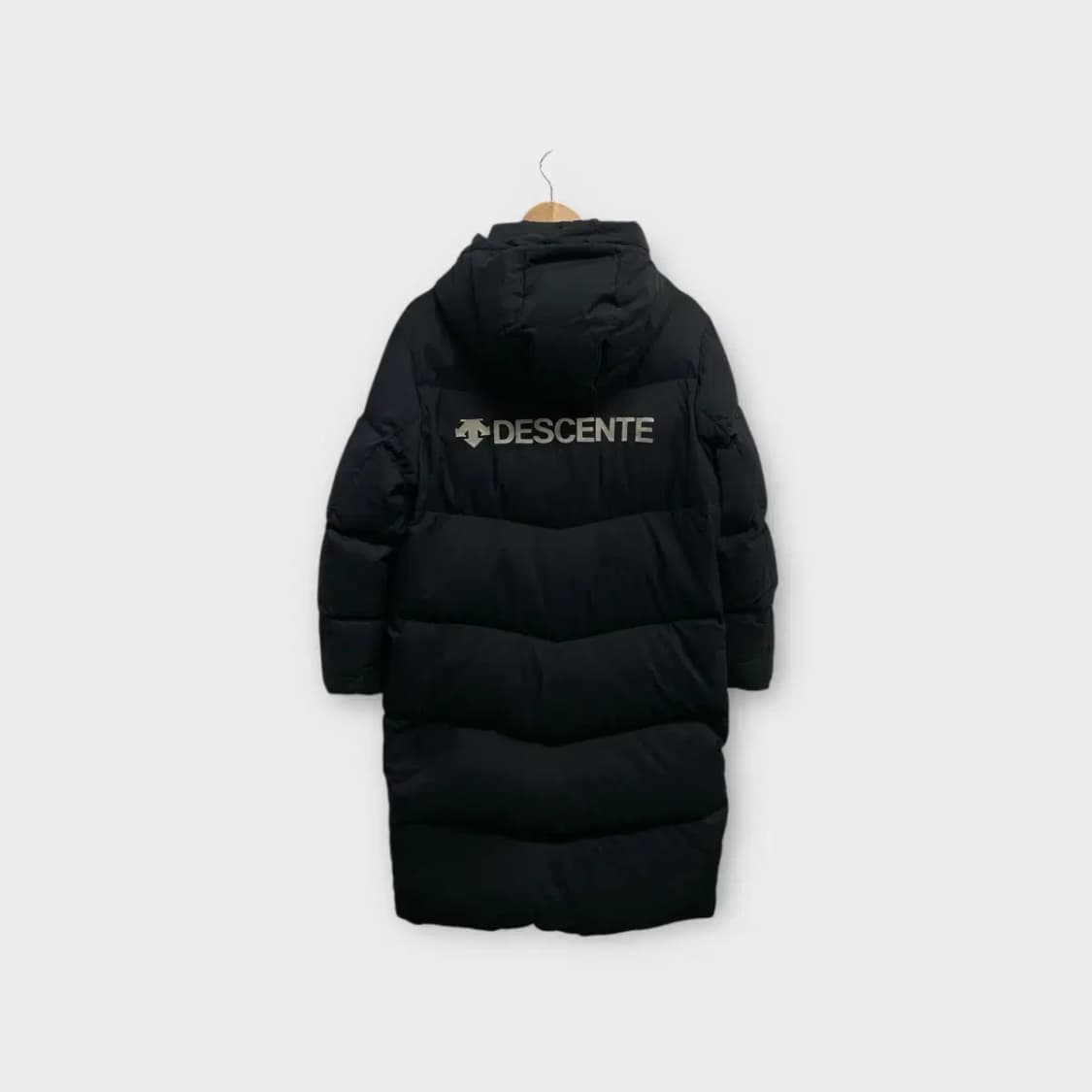 데상트 올블랙 덕다운 롱패딩 90 상품이미지5
