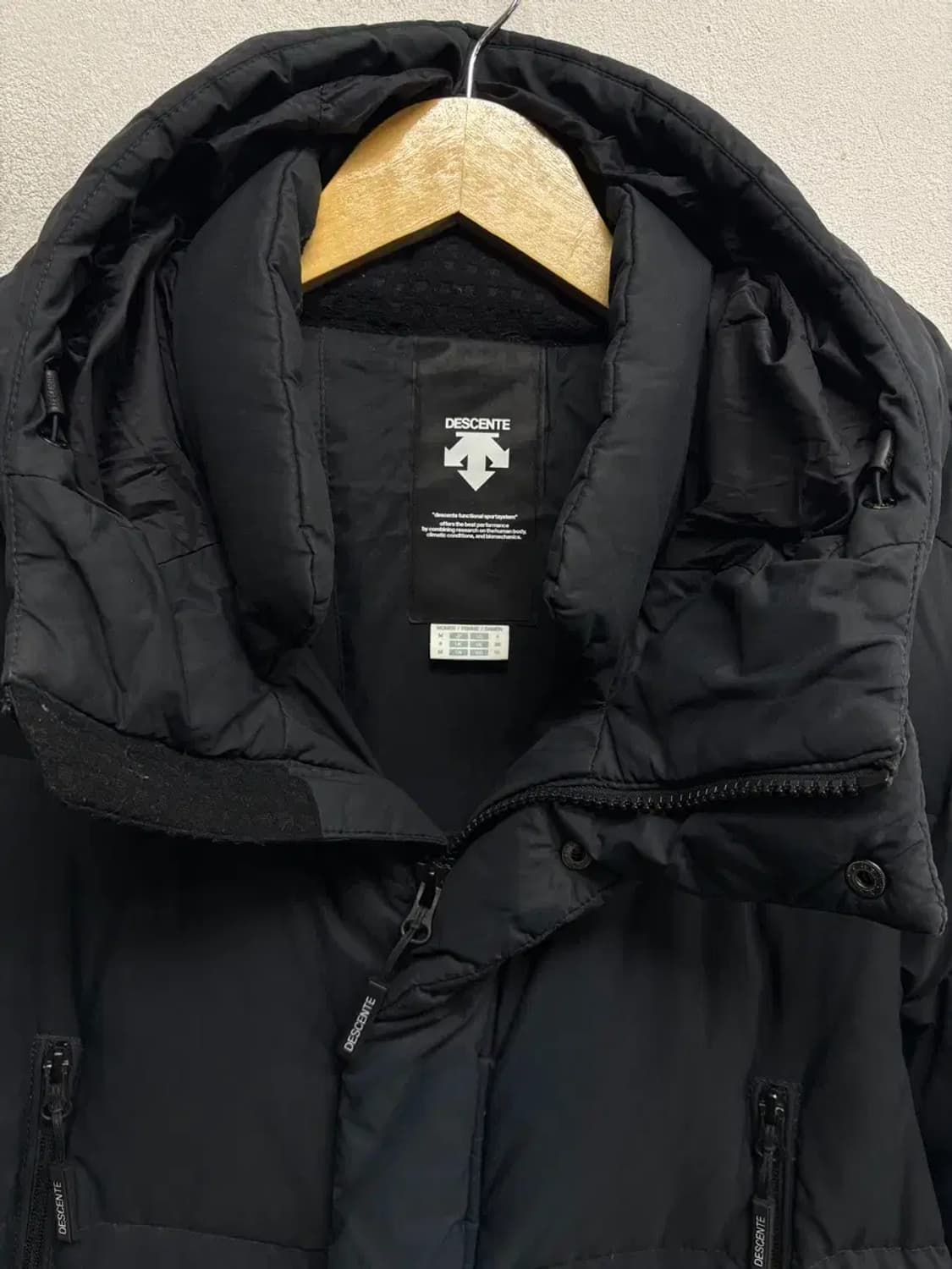 데상트 올블랙 덕다운 롱패딩 M 상품이미지4