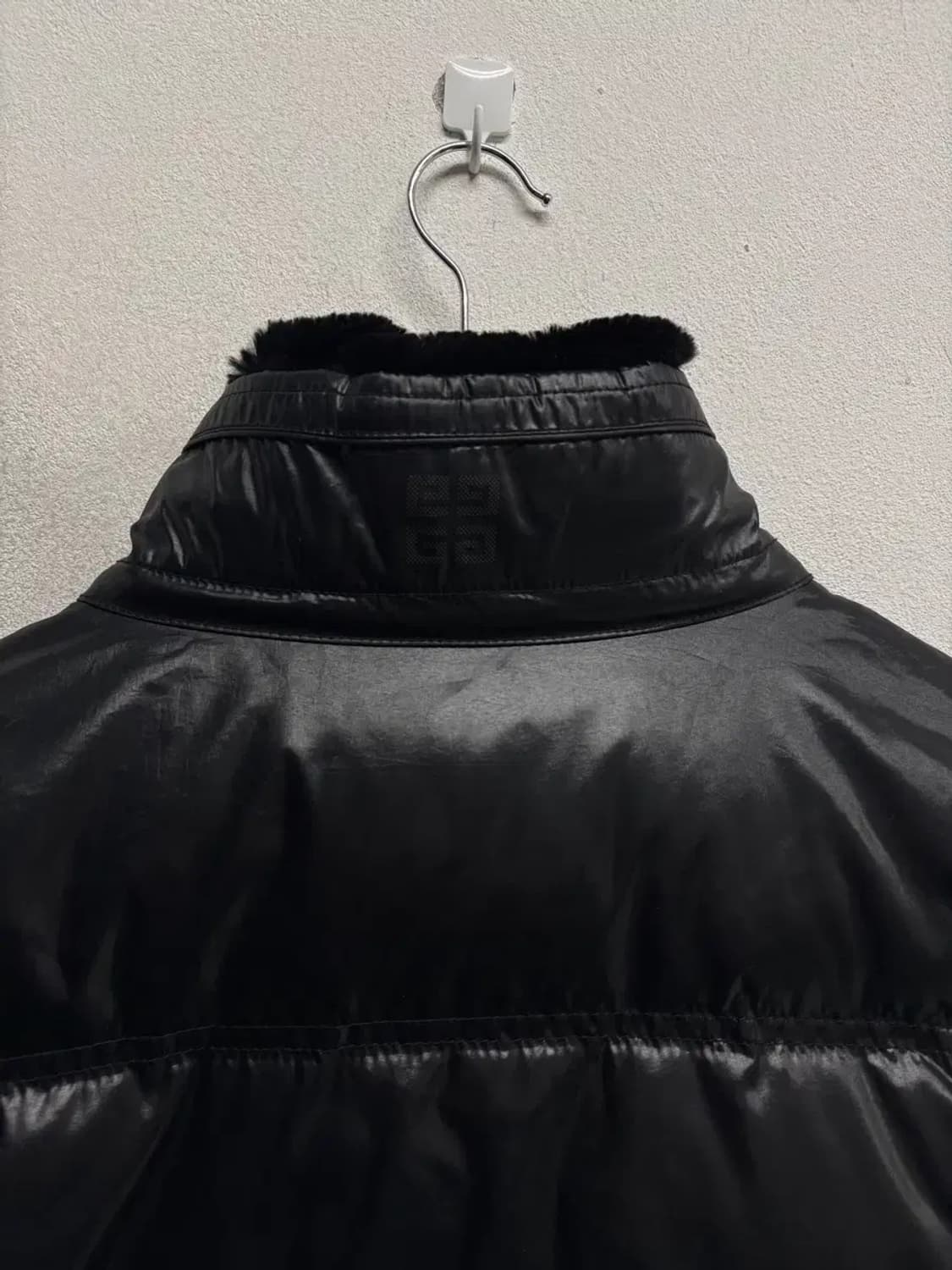 지방시 GIVENCHY 글로시 유광패딩 105 상품이미지6