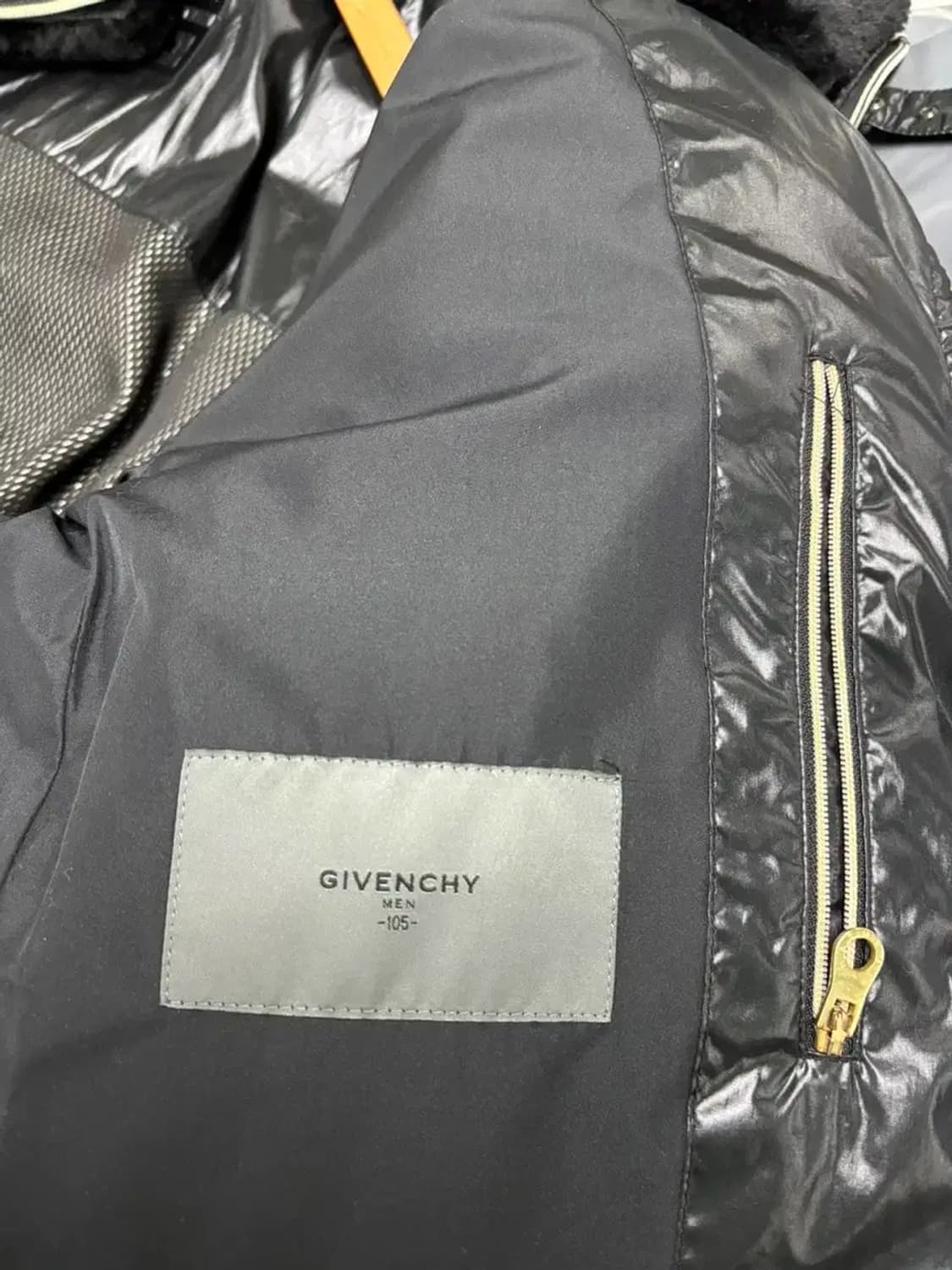 지방시 GIVENCHY 글로시 유광패딩 105 상품이미지7