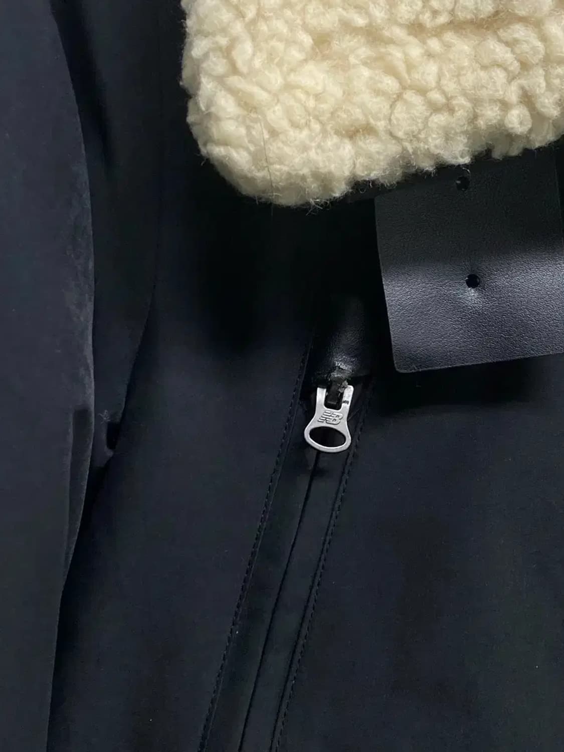 뉴발란스 블랙 뽀글이 숏패딩 S 상품이미지4