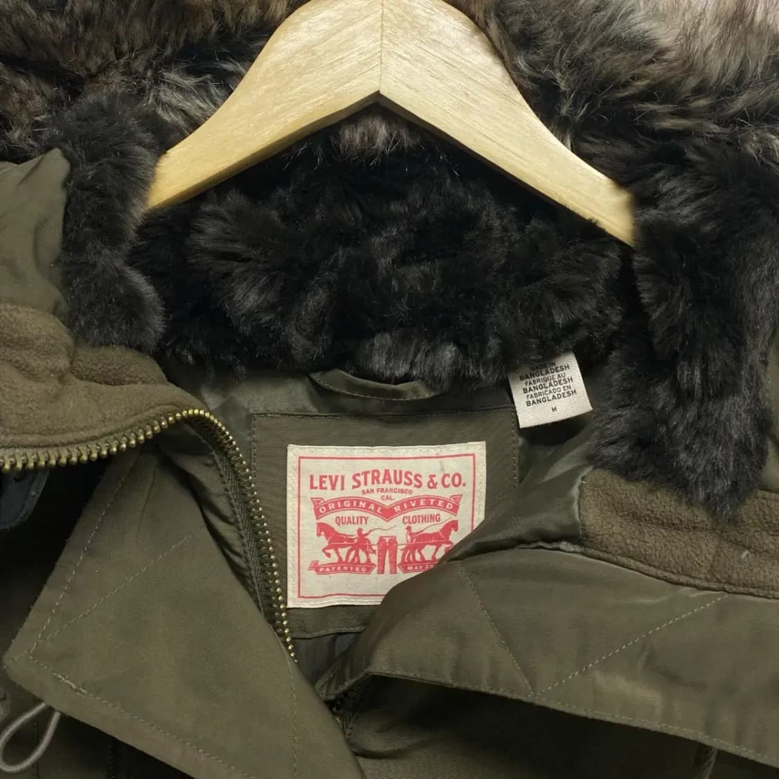 리바이스 하이넥 오리털 카키 패딩 M 상품이미지3