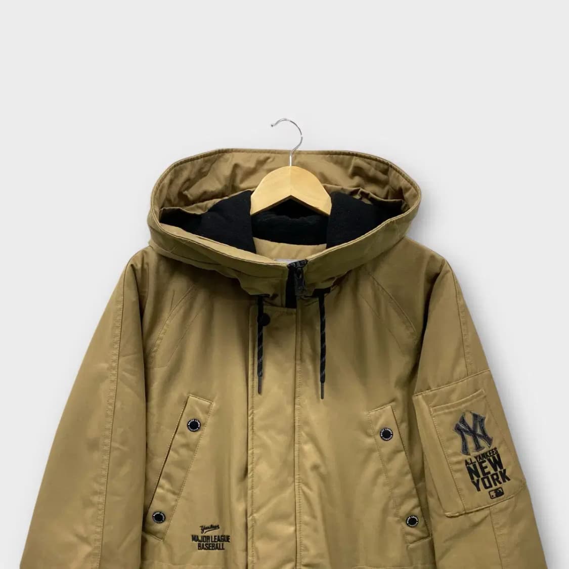 MLB 엠엘비 베이지 뉴욕양키즈 패딩 L 상품이미지2