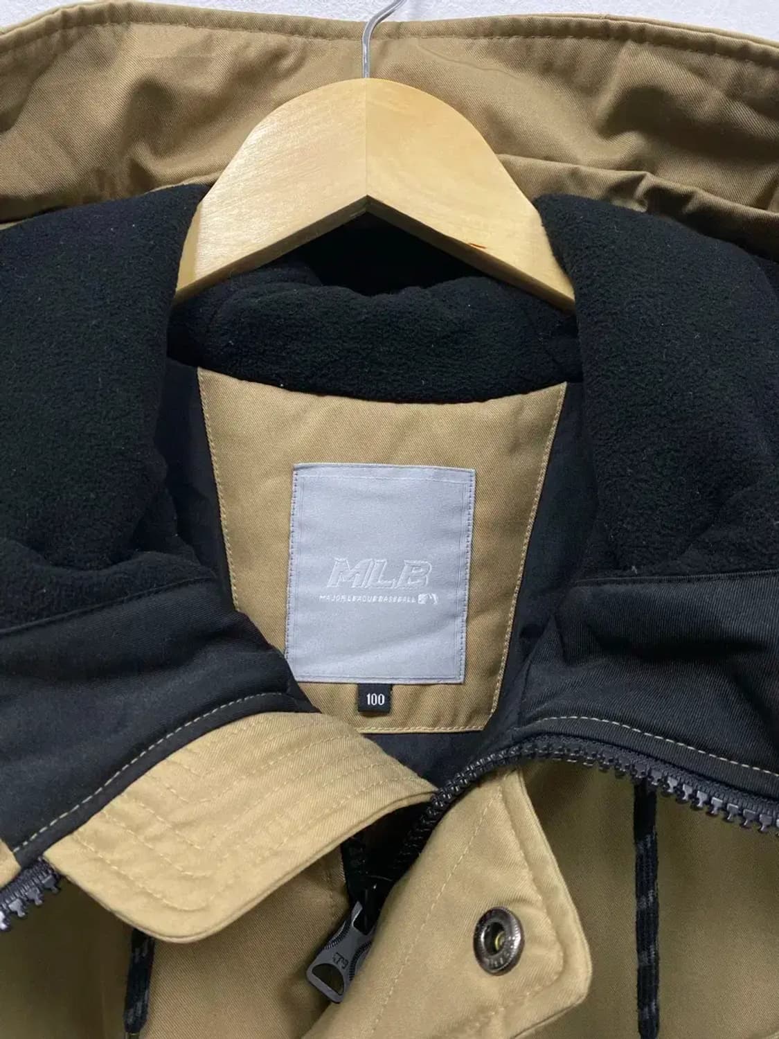 MLB 엠엘비 베이지 뉴욕양키즈 패딩 L 상품이미지5
