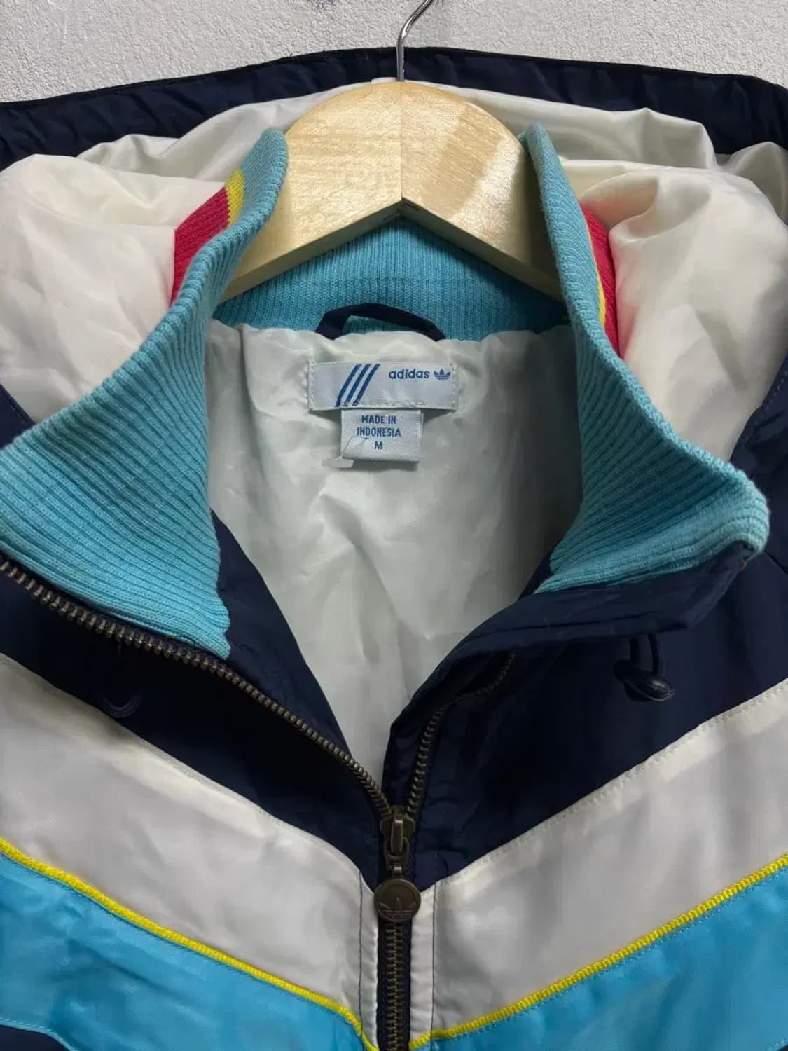 아디다스 올드스쿨 레인보우 패딩 M 상품이미지5