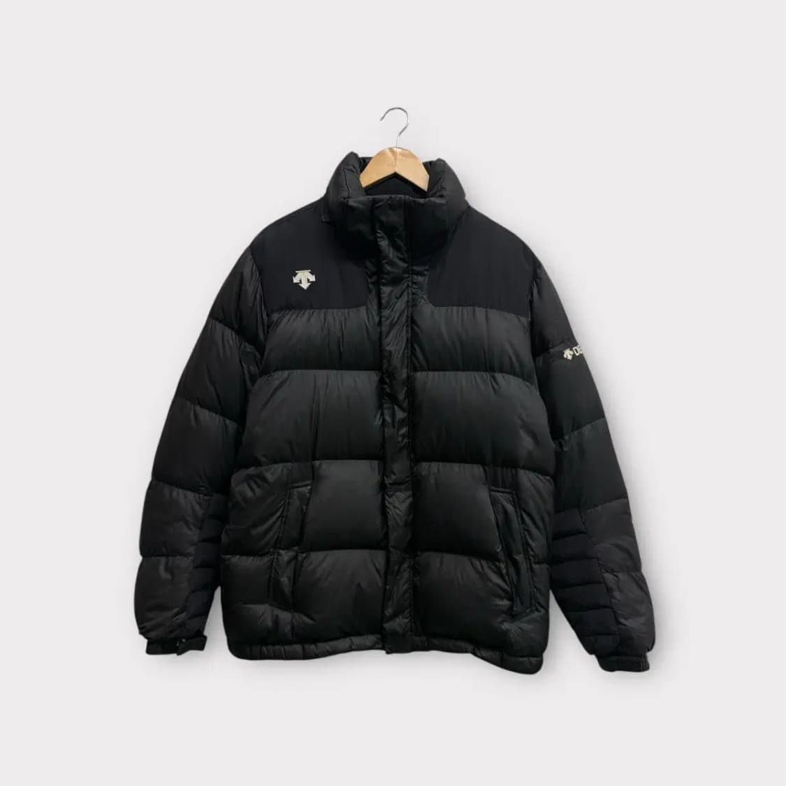 데상트 올블랙 덕다운 패딩 XL 상품이미지1