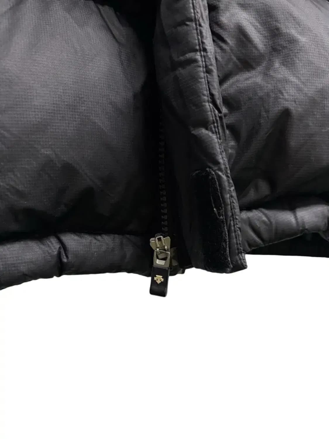 데상트 올블랙 덕다운 패딩 XL 상품이미지8