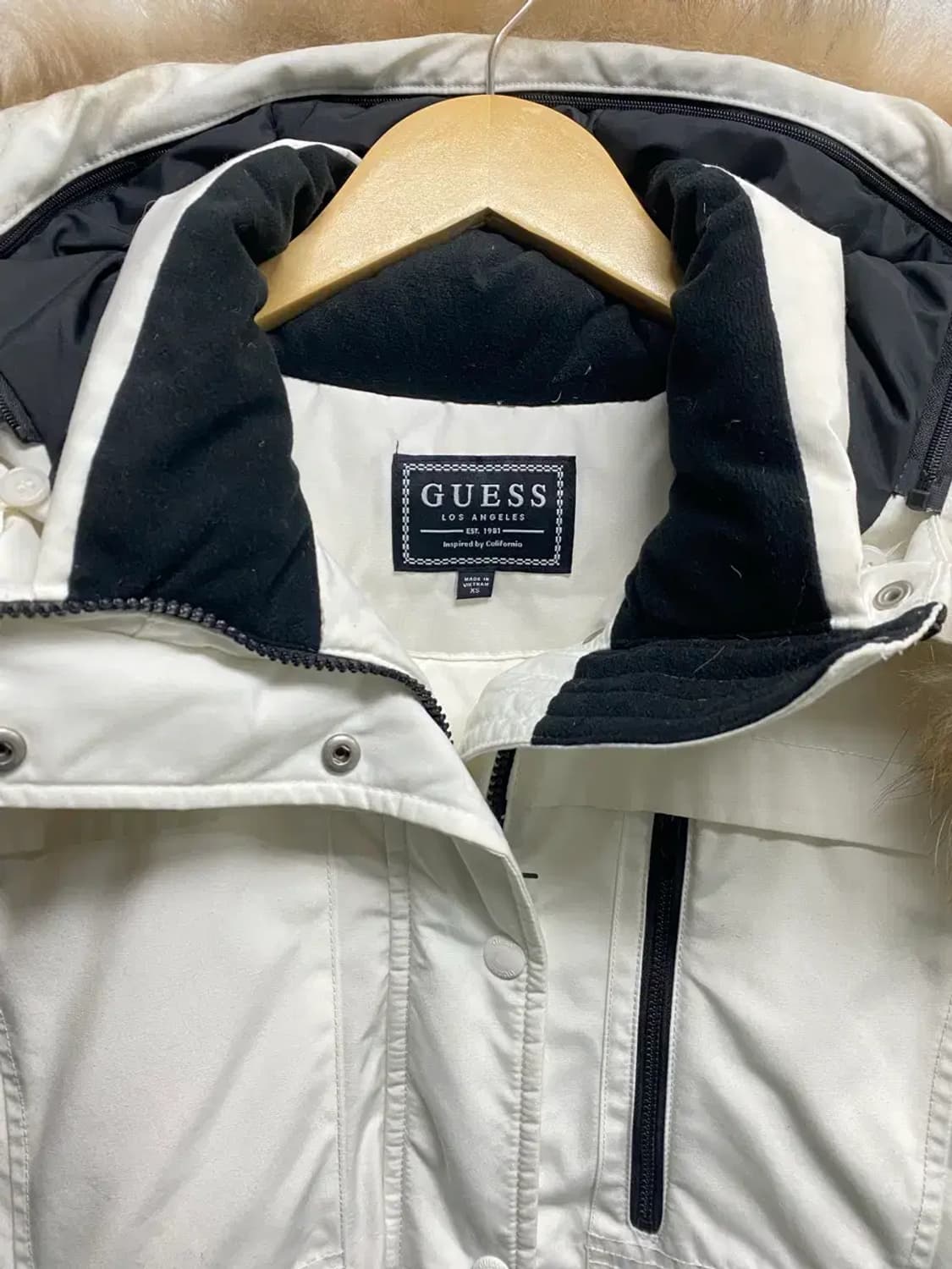 게스 너구리털 화이트 덕다운 패딩 XS-M 상품이미지5