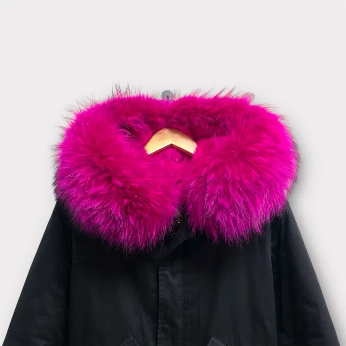 미스터앤미세스 블랙 핑크 퍼 후드 털야상 XS 상품이미지2