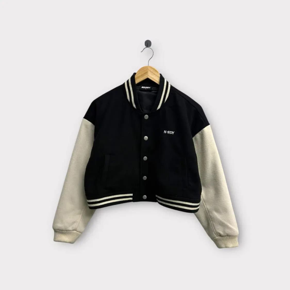 널디 크롭 바시티 점퍼 블랙 S 상품이미지1