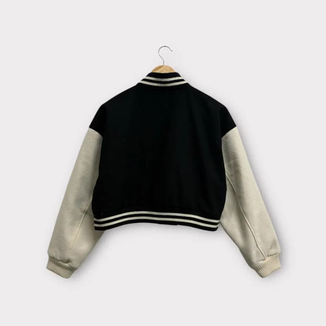 널디 크롭 바시티 점퍼 블랙 S 상품이미지4